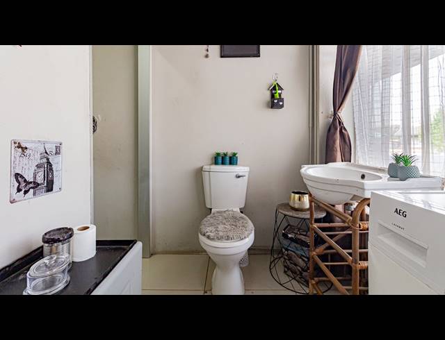1 BEDROOM APARTMENT FOR SALE IN ALBERTON NORTH